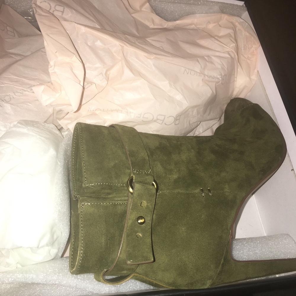 BCBG military green suede stilettos 👠